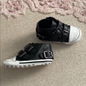 Infant shoes size 19